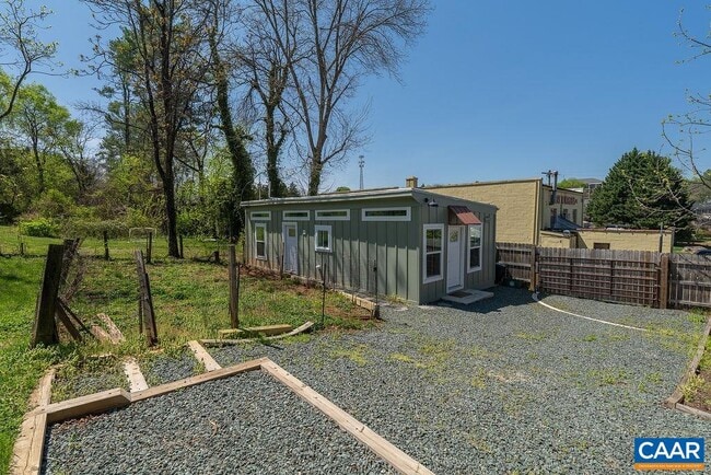 Building Photo - 1403 Burgess Ln