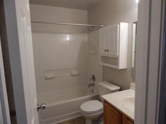 Building Photo - 601 Cattail Cir