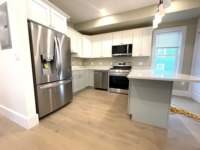 Building Photo - 16 Delle Ave