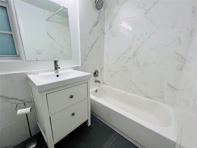 Building Photo - 960 Bay Dr