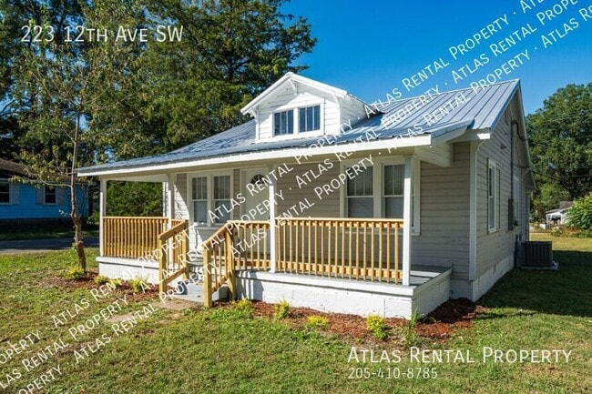 Building Photo - 223 12th Ave SW