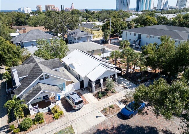 Building Photo - 747 2nd St N