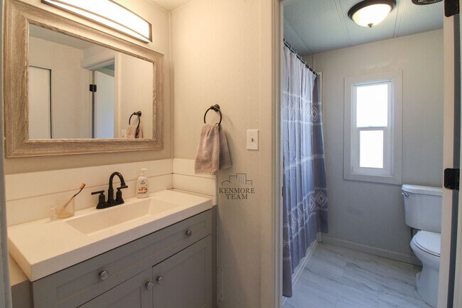 Building Photo - 2 Bed, 2 Bath Home in Kennewick with a SHOP!