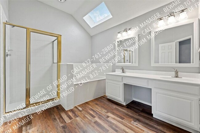 Building Photo - 473 Leisure Ln