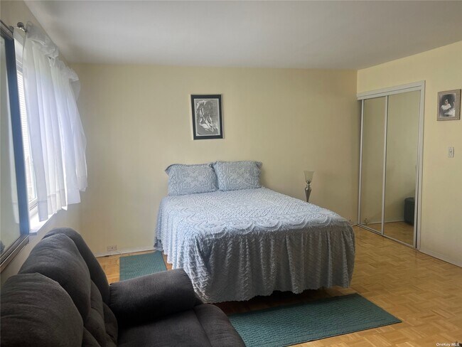 Building Photo - 206 Springmeadow Dr