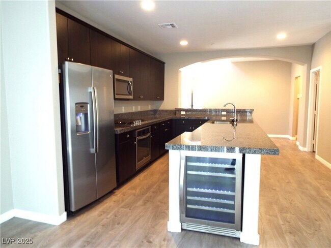 Building Photo - 387 Ambitious St