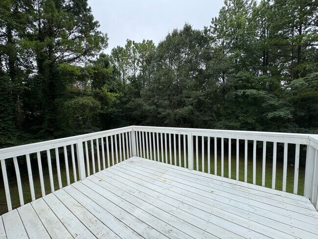 Building Photo - 3 Bedroom 2 Bath Split Level w/ Bonus Room...