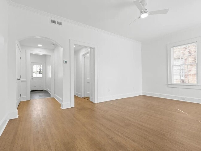 Building Photo - 2112 Crescent Ave