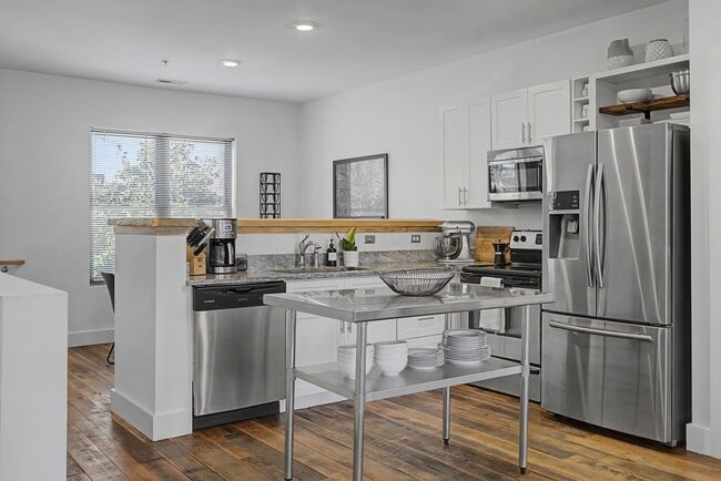 Building Photo - 1225 4th Ave S