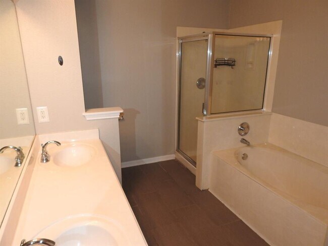 Building Photo - 440 Zebra Dr