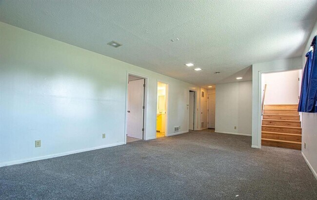 Building Photo - WELCOME HOME!