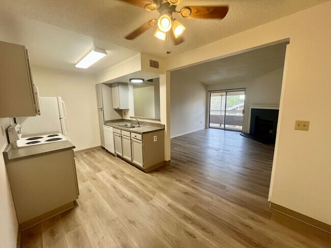 Building Photo - 2bd/2ba Washer/Dryer in unit!!!