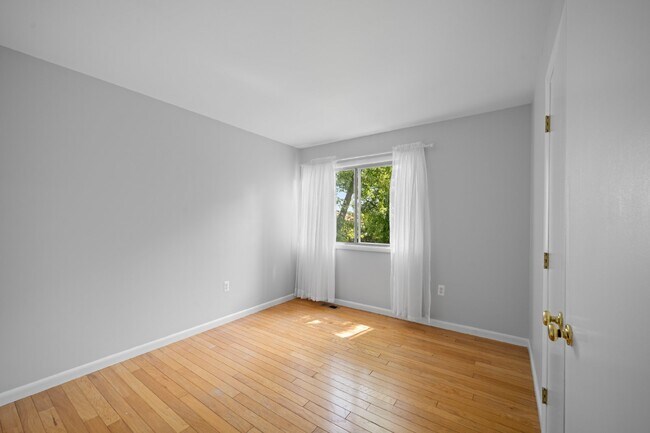 Building Photo - A Nature Lover's Dream Home!