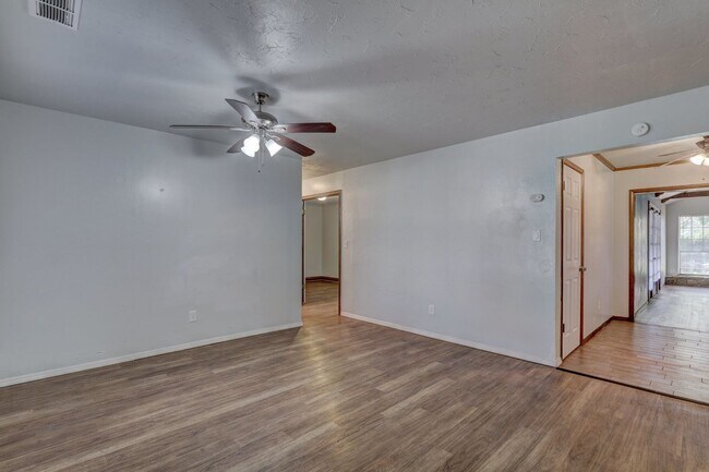 Building Photo - 3 Bed 2 Bath in Del City- Judy Dr is back!