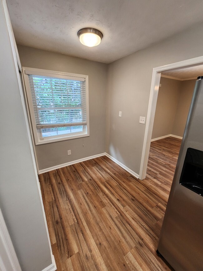 Building Photo - 365 Winding River Dr