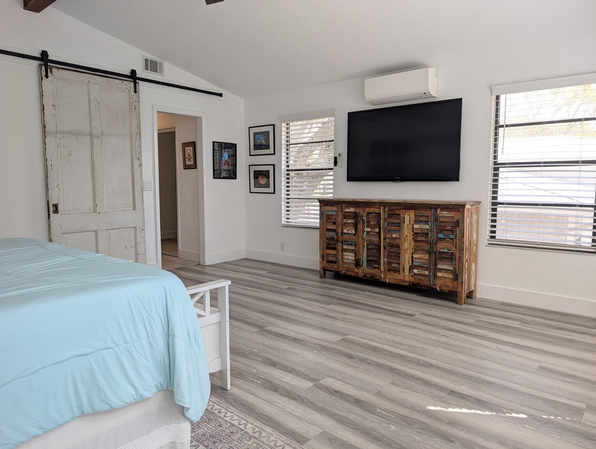 Upstairs bedroom - 4440 Saxon Dr