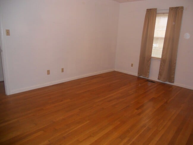 Building Photo - 868 Moyer Rd