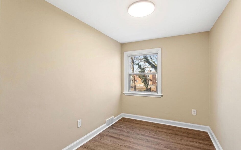 Building Photo - 112 Juliana Terrace