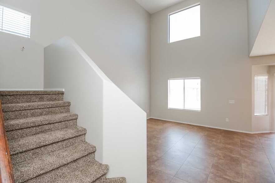 Building Photo - 6055 W Jones Ave