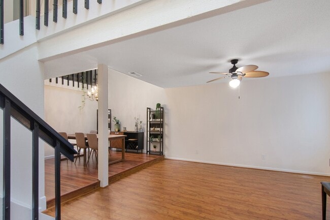 Building Photo - 11681 Village Pl Dr