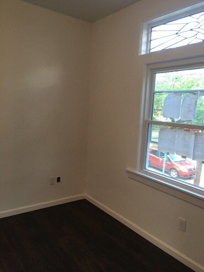 Building Photo - 3306 Iowa St