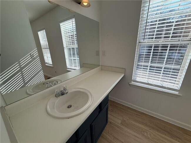 Building Photo - 3859 Meadow Creek Dr