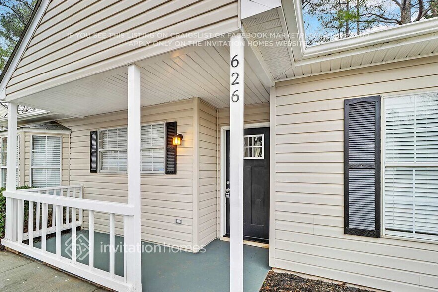Building Photo - 626 Waynes Ct SE