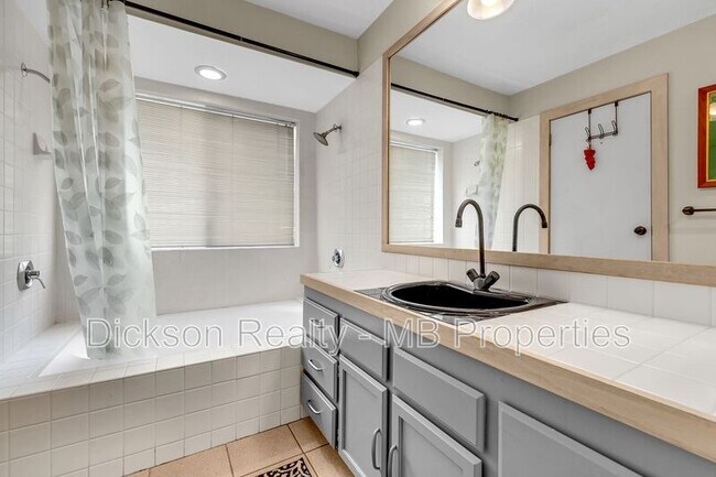 Building Photo - 2205 S Arlington Ave
