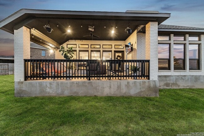 Building Photo - 406 Juana Wy