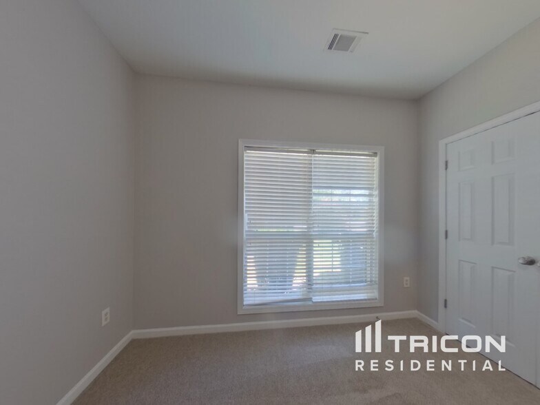 Building Photo - 325 Wisteria Blvd