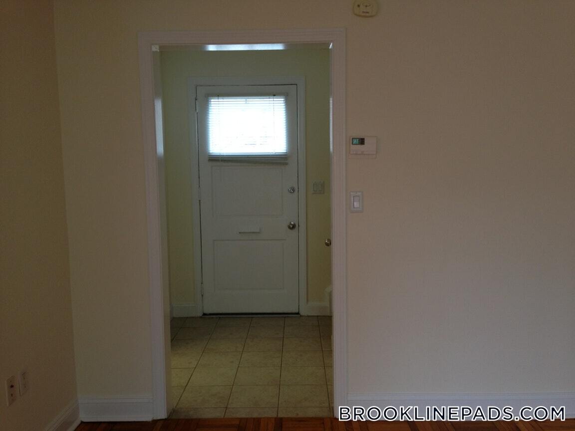 Building Photo - 117 Thornton Rd