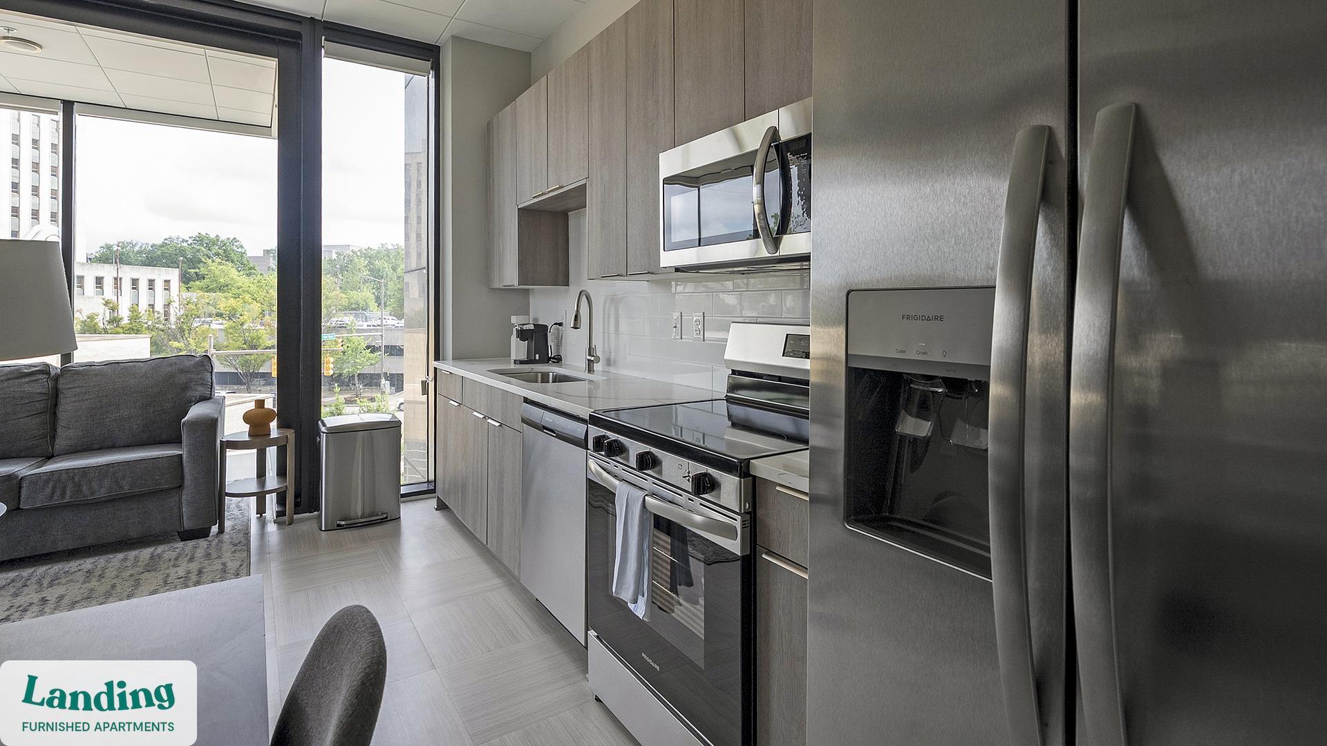 Building Photo - 600 19th St N