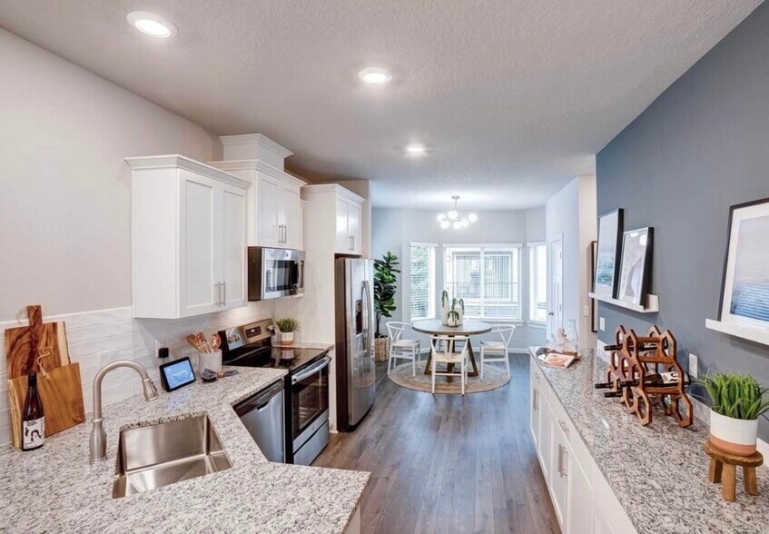 Building Photo - 8879 SW Elena Ln