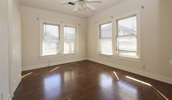 Building Photo - 1210 La Rue St