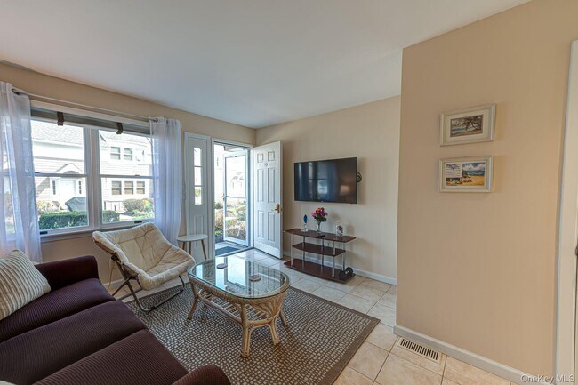 Building Photo - 49 Canoe Place Rd