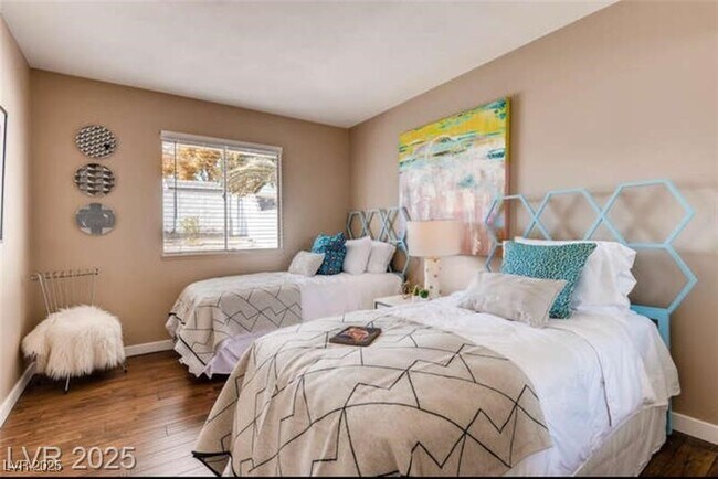 Building Photo - 4255 Hazelcrest Dr