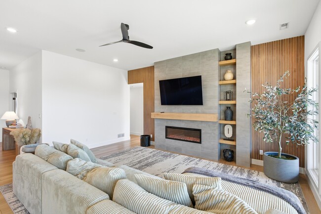 Building Photo - 1301 Haxby Ct