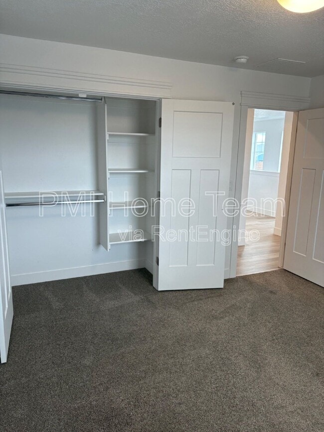 Building Photo - 618 W Cozy Ln