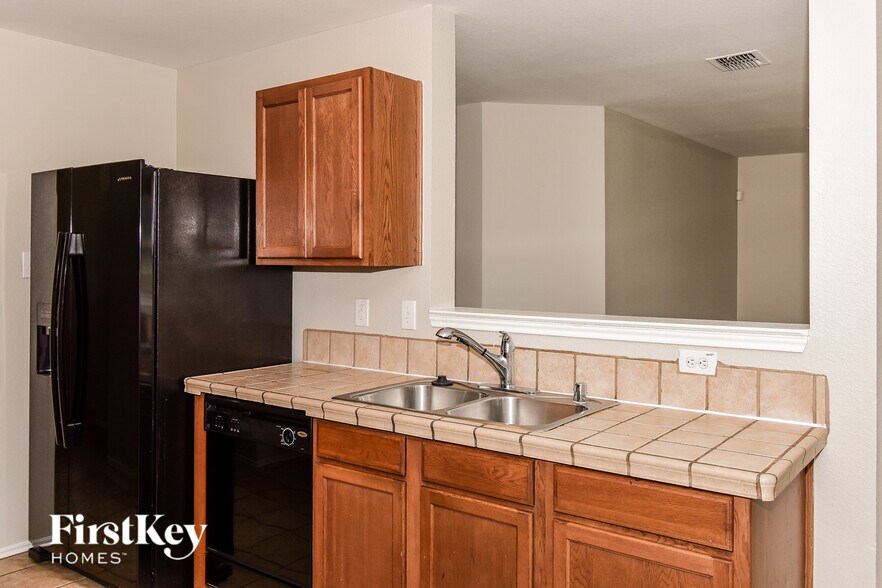 Building Photo - 609 Rosemary Dr