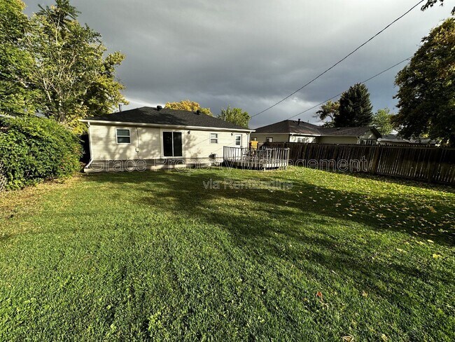 Building Photo - 1685 Yukon St
