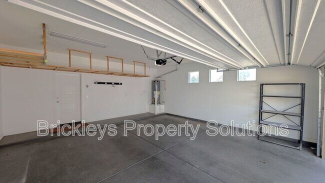 Building Photo - 2632 S Tobin