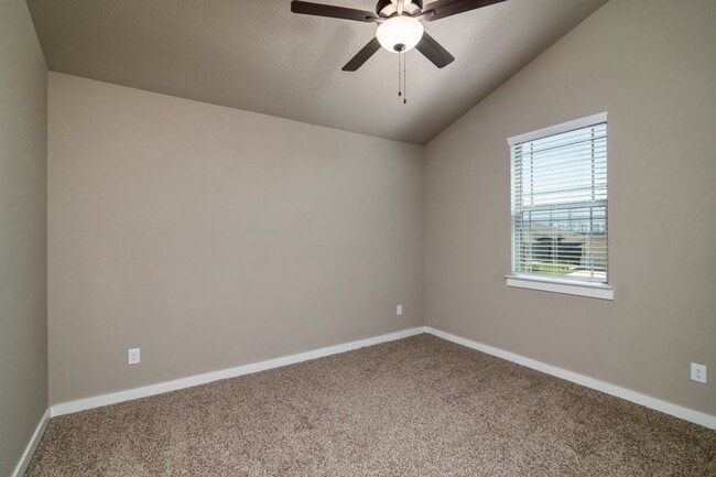 Building Photo - AVAILABLE NOW! GORGEOUS 2 BEDROOM FOUR PLEX LOCATED IN MIDLOTHIAN ISD!