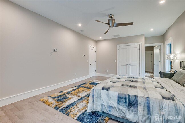 Building Photo - 3979 Park Ave