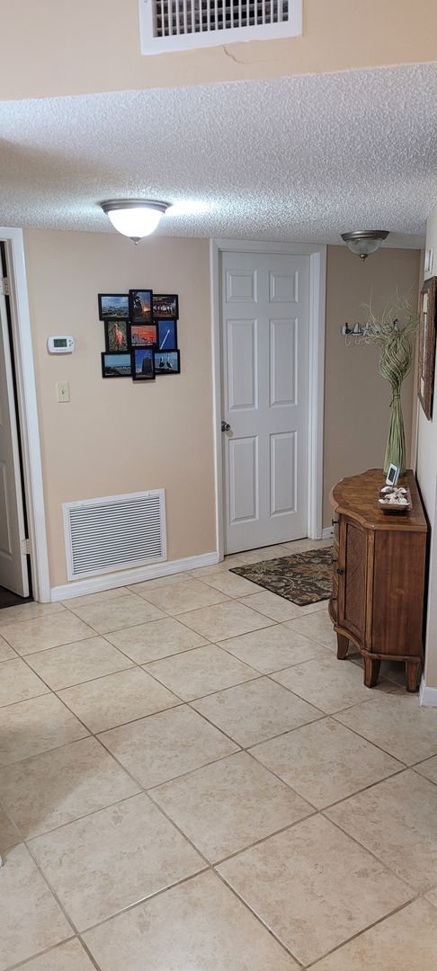 Building Photo - Funished Resort Style Condo in Gated Community- River Front