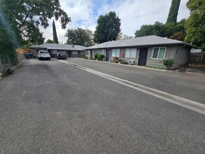 Building Photo - 1 Bedroom 1 Bath Triplex Unit in Los Molinos!