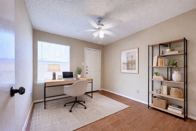 Building Photo - 3511 Palm Grove Dr