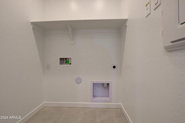 Building Photo - 17050 W Artemisa Ave