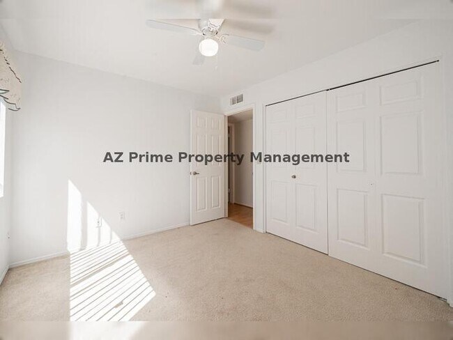 Building Photo - 5807 W Acoma Dr