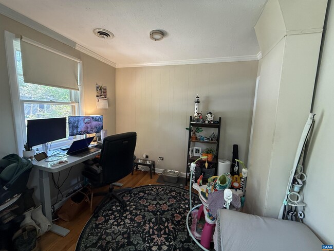 Building Photo - 301 Georgetown Ln