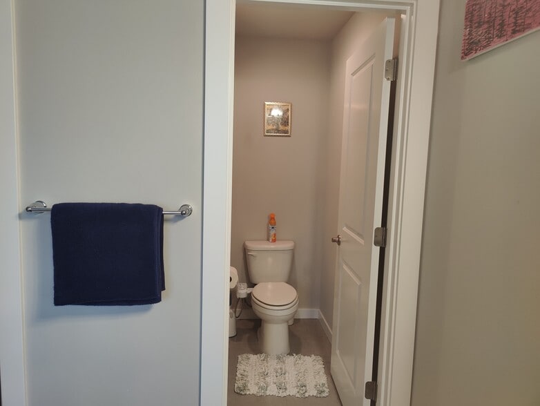 Attached toilet in master bathroom - 1621 Seattle Hill Rd